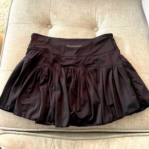 Goldhinge skirt.
